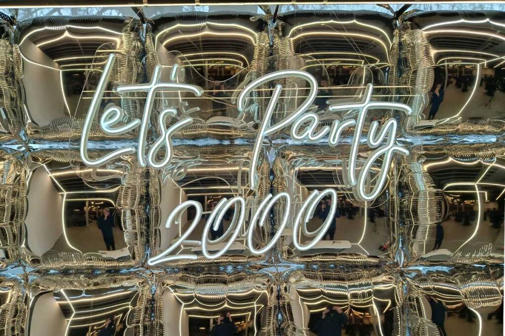 Светещ неонов надпис Let's party